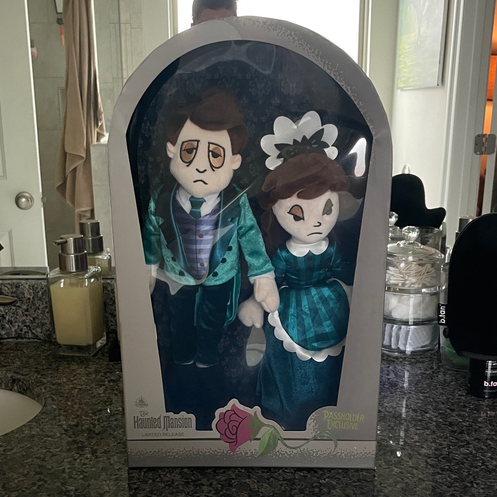 Haunted Mansion Bride and Groom Plush Set